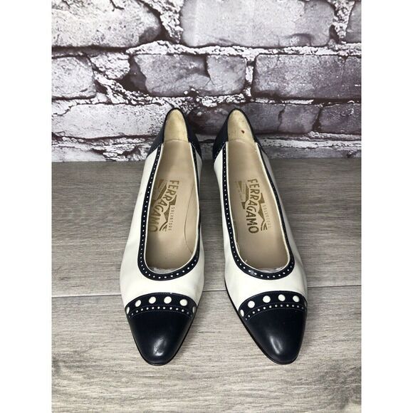Salvatore Ferragamo Navy & White Cap Toe VTG Pumps Heels Women’s Sz 5B US/35.5EU - Picture 2 of 16